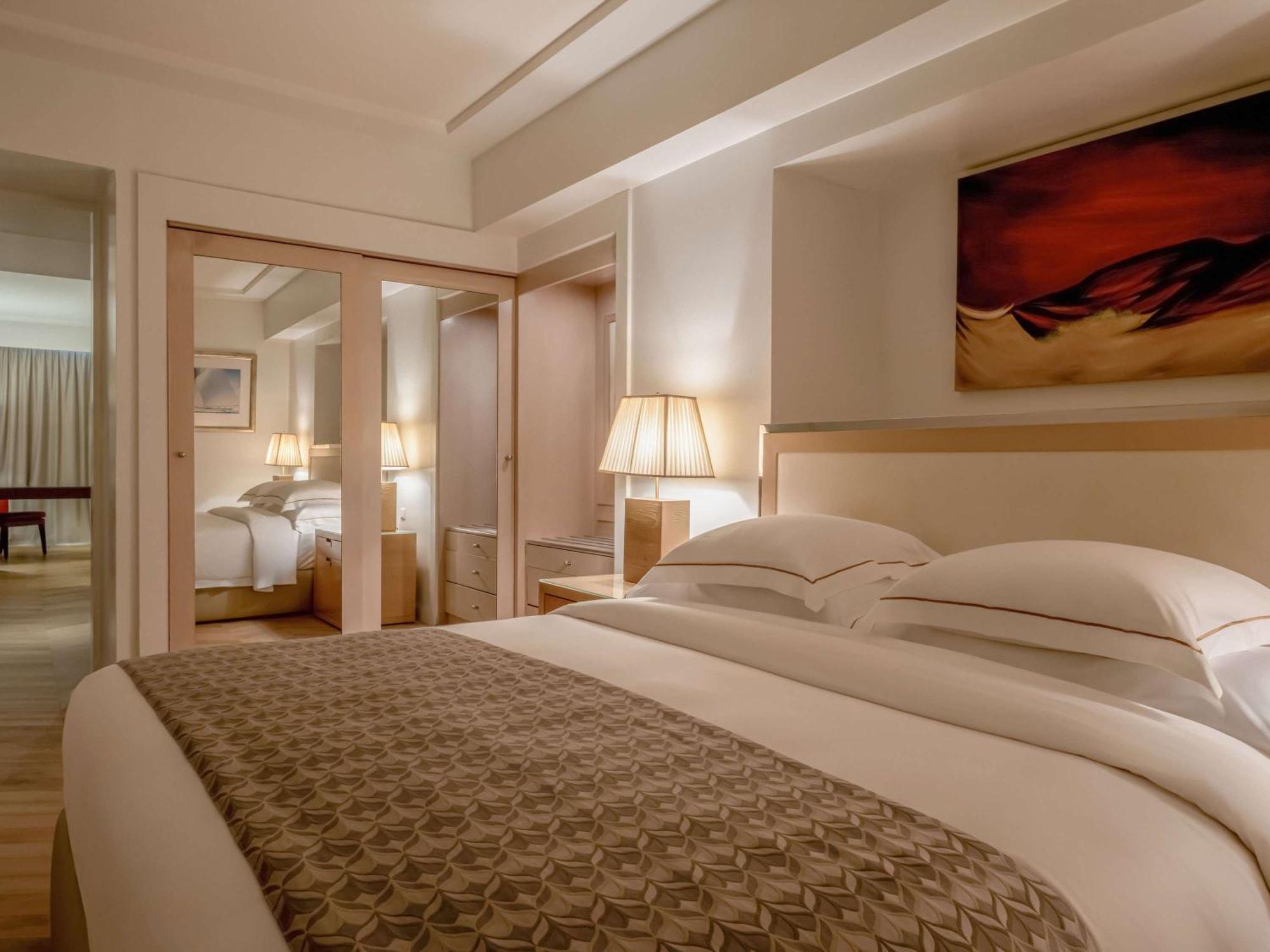 Moevenpick Hotel Beirut Bagian luar foto