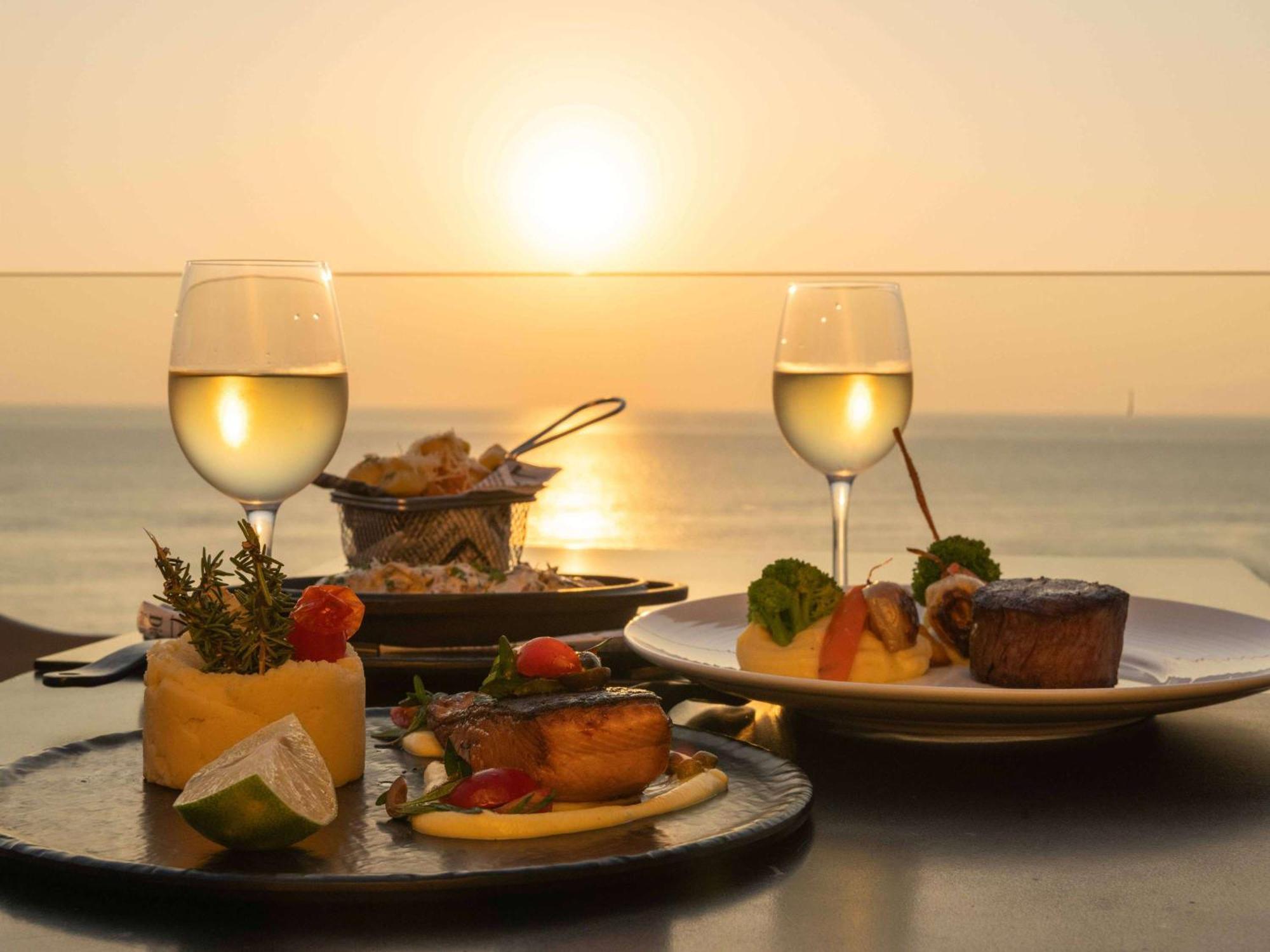 Moevenpick Hotel Beirut Bagian luar foto