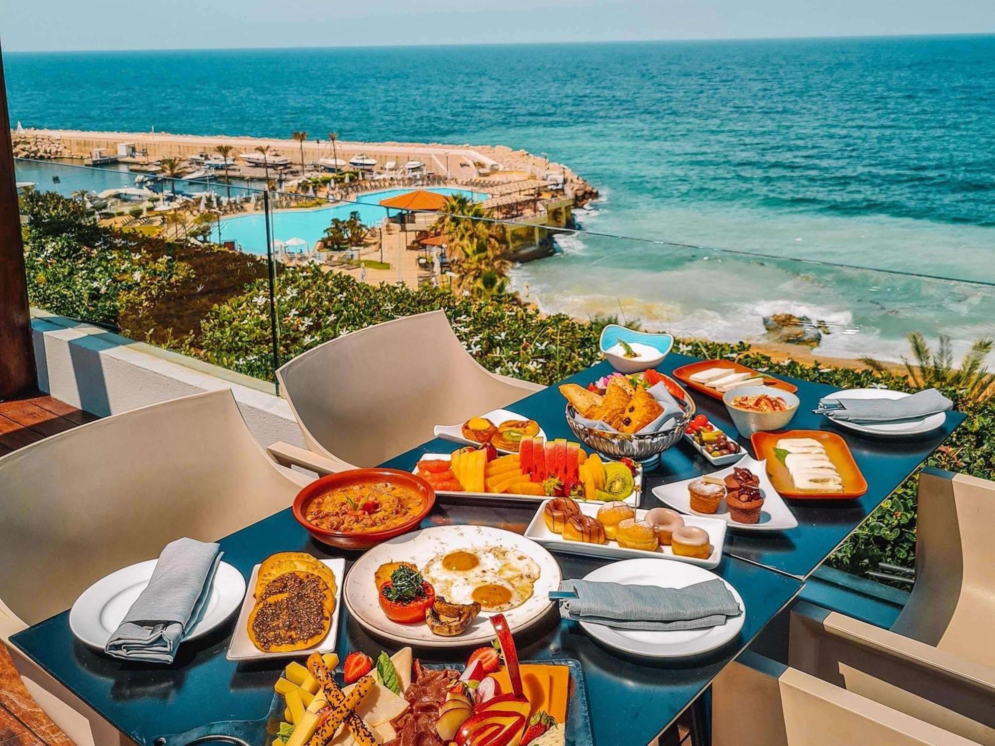 Moevenpick Hotel Beirut Bagian luar foto