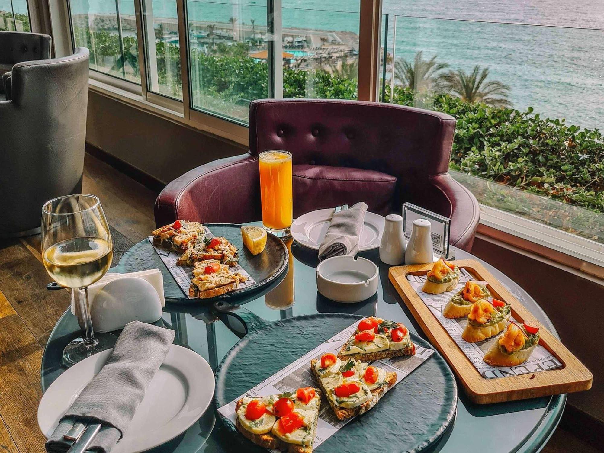 Moevenpick Hotel Beirut Bagian luar foto
