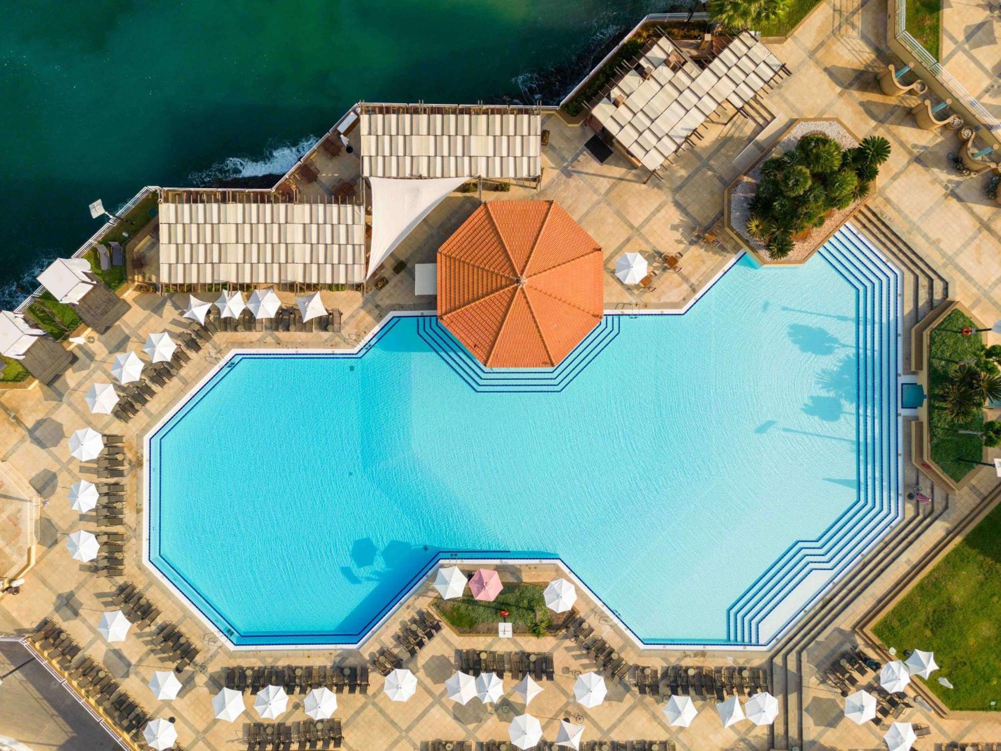 Moevenpick Hotel Beirut Bagian luar foto