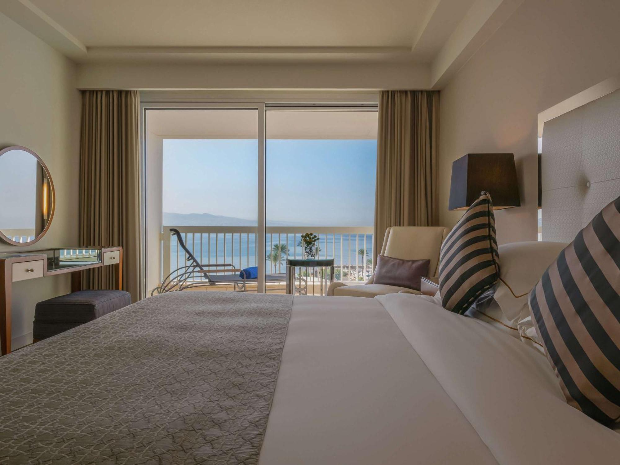 Moevenpick Hotel Beirut Bagian luar foto