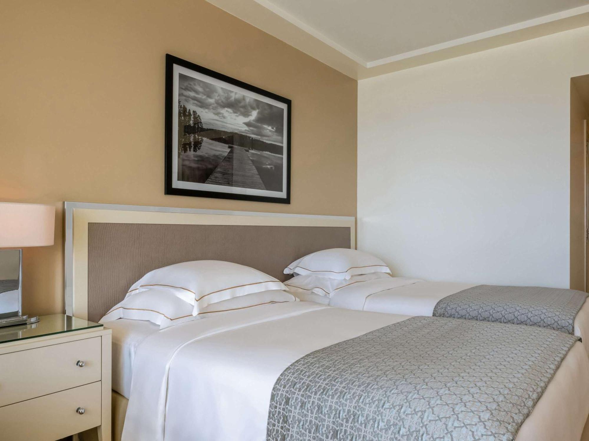 Moevenpick Hotel Beirut Bagian luar foto