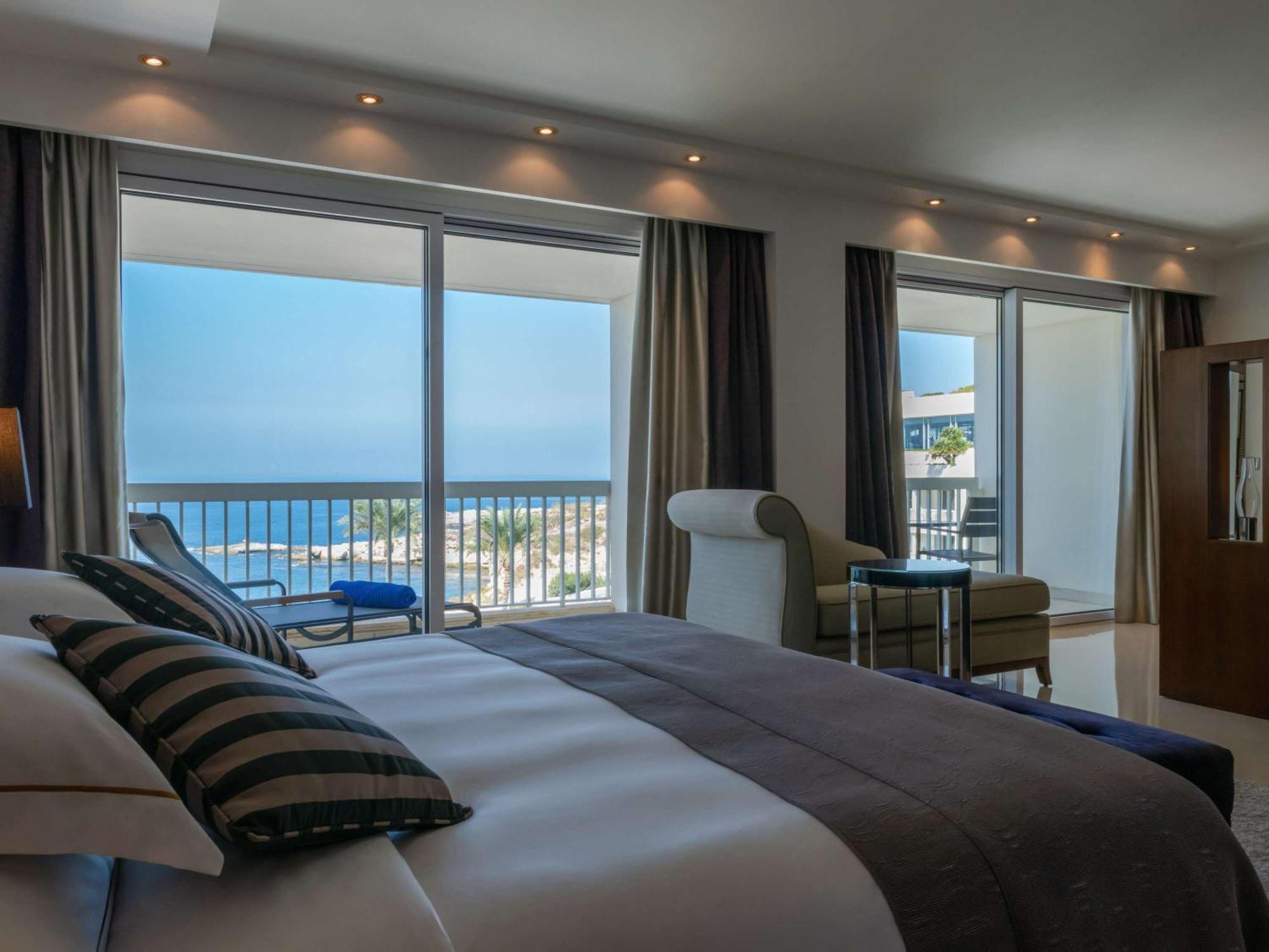 Moevenpick Hotel Beirut Bagian luar foto