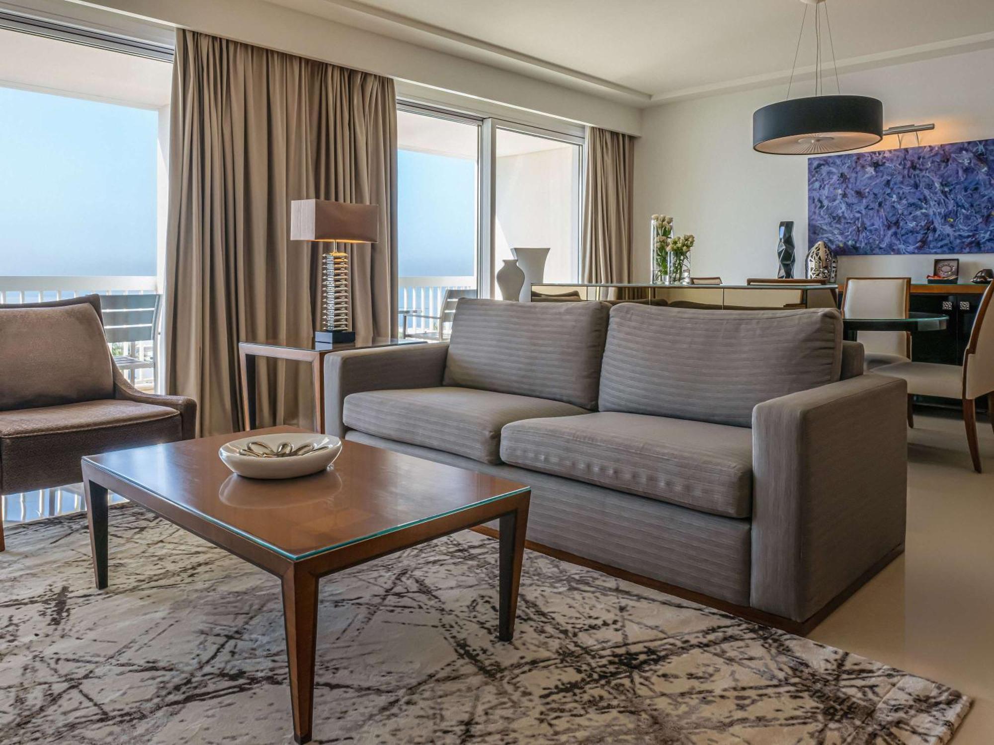 Moevenpick Hotel Beirut Bagian luar foto