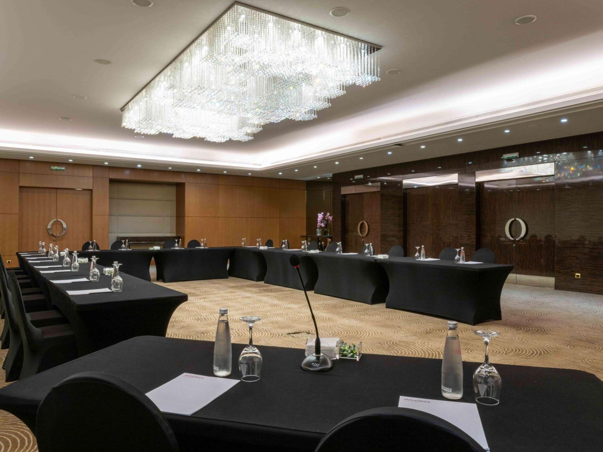 Moevenpick Hotel Beirut Bagian luar foto
