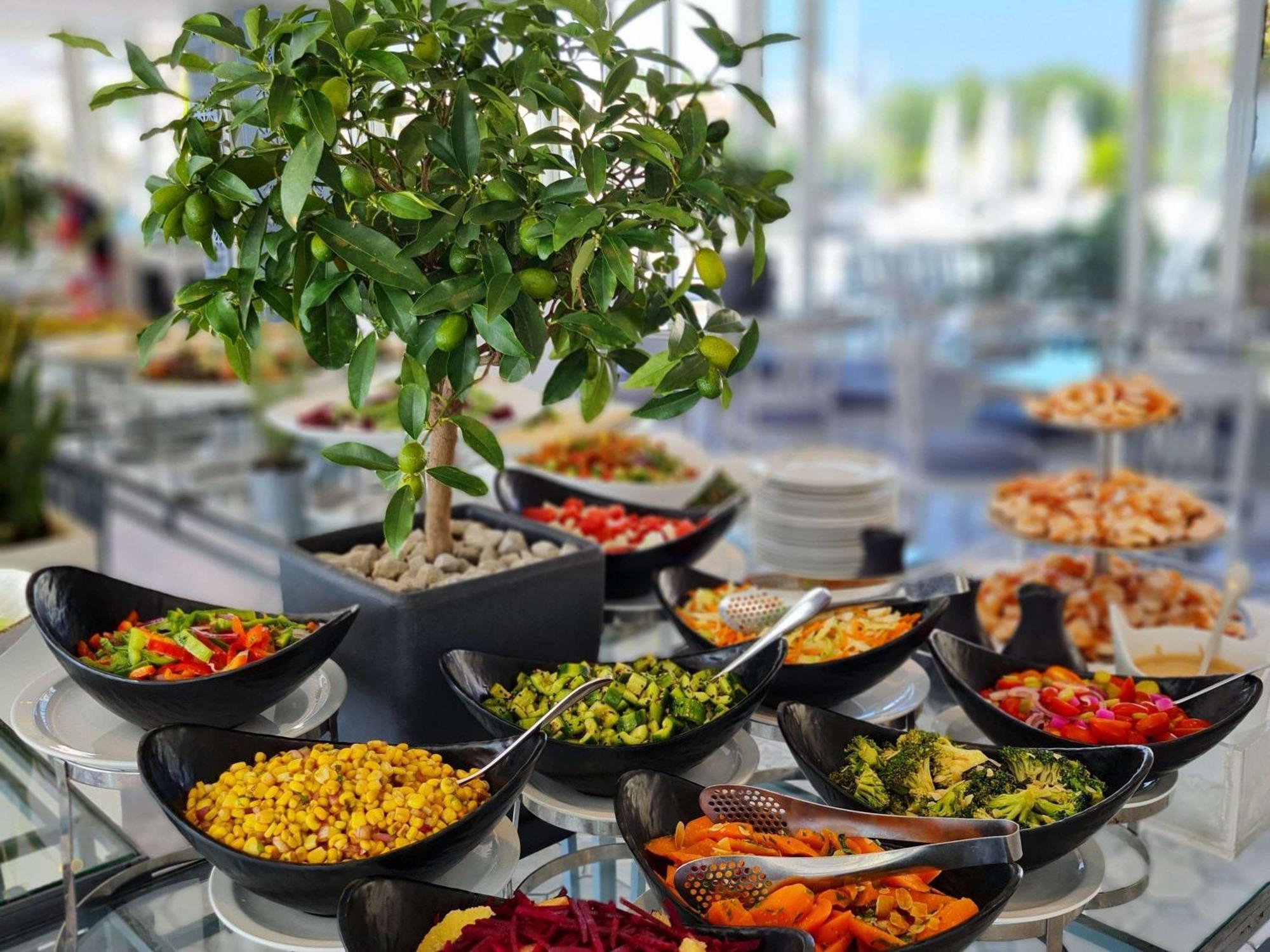 Moevenpick Hotel Beirut Bagian luar foto