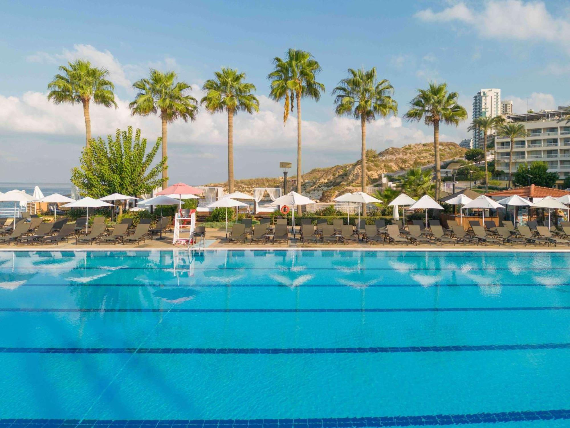 Moevenpick Hotel Beirut Bagian luar foto
