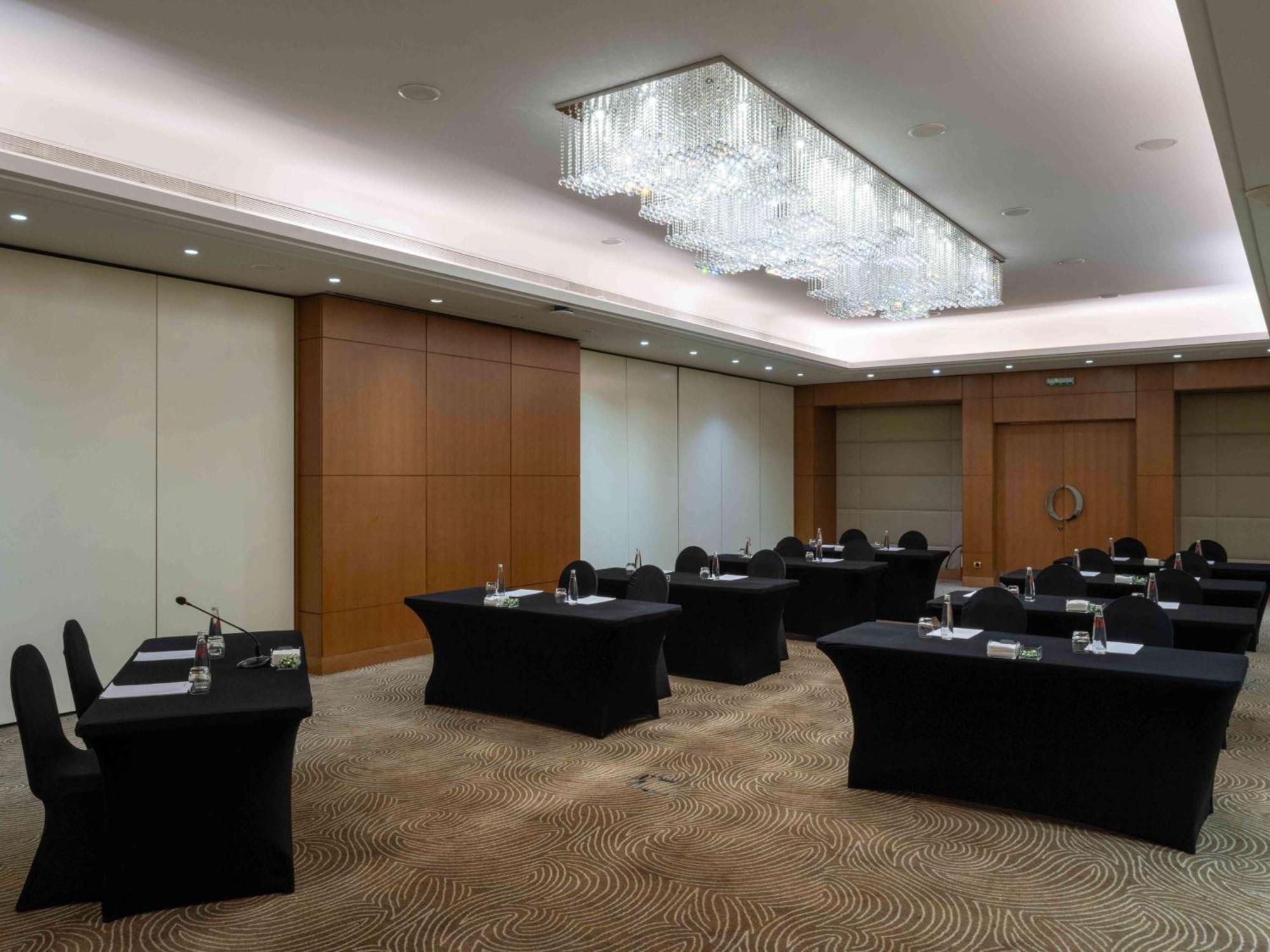 Moevenpick Hotel Beirut Bagian luar foto