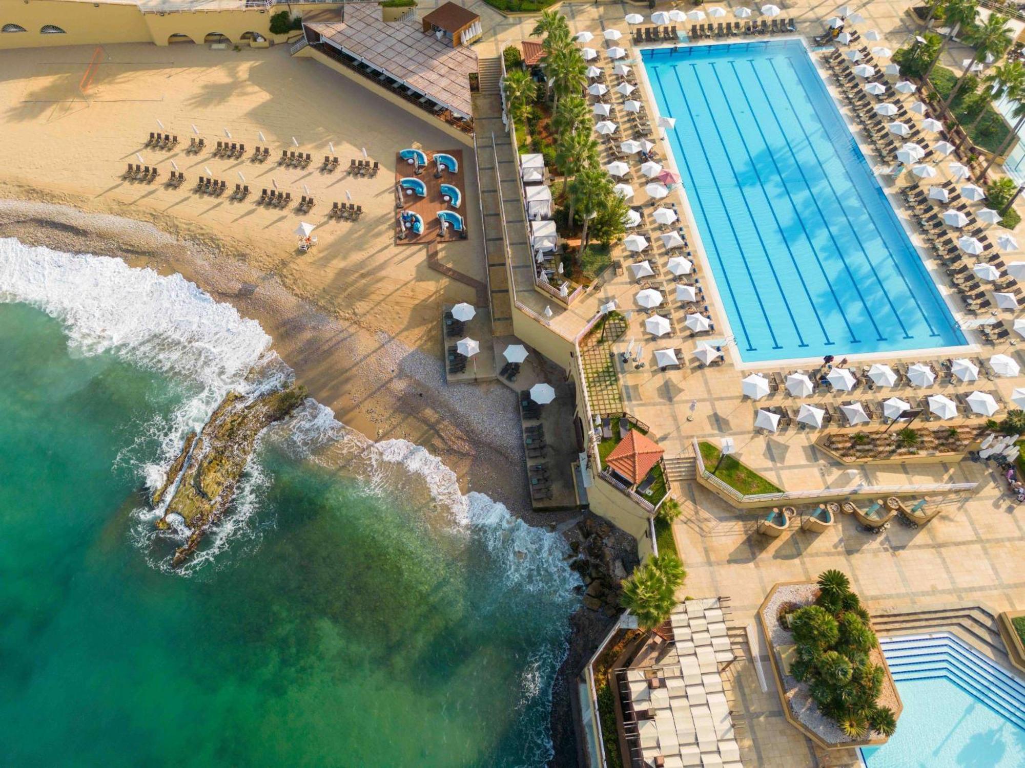 Moevenpick Hotel Beirut Bagian luar foto