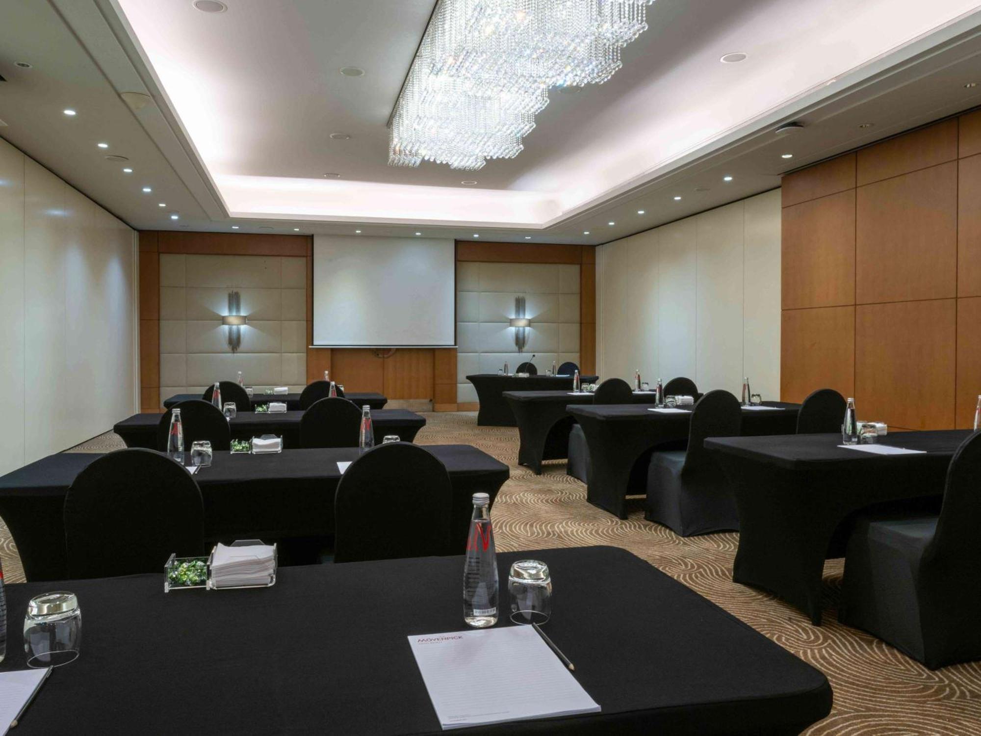 Moevenpick Hotel Beirut Bagian luar foto