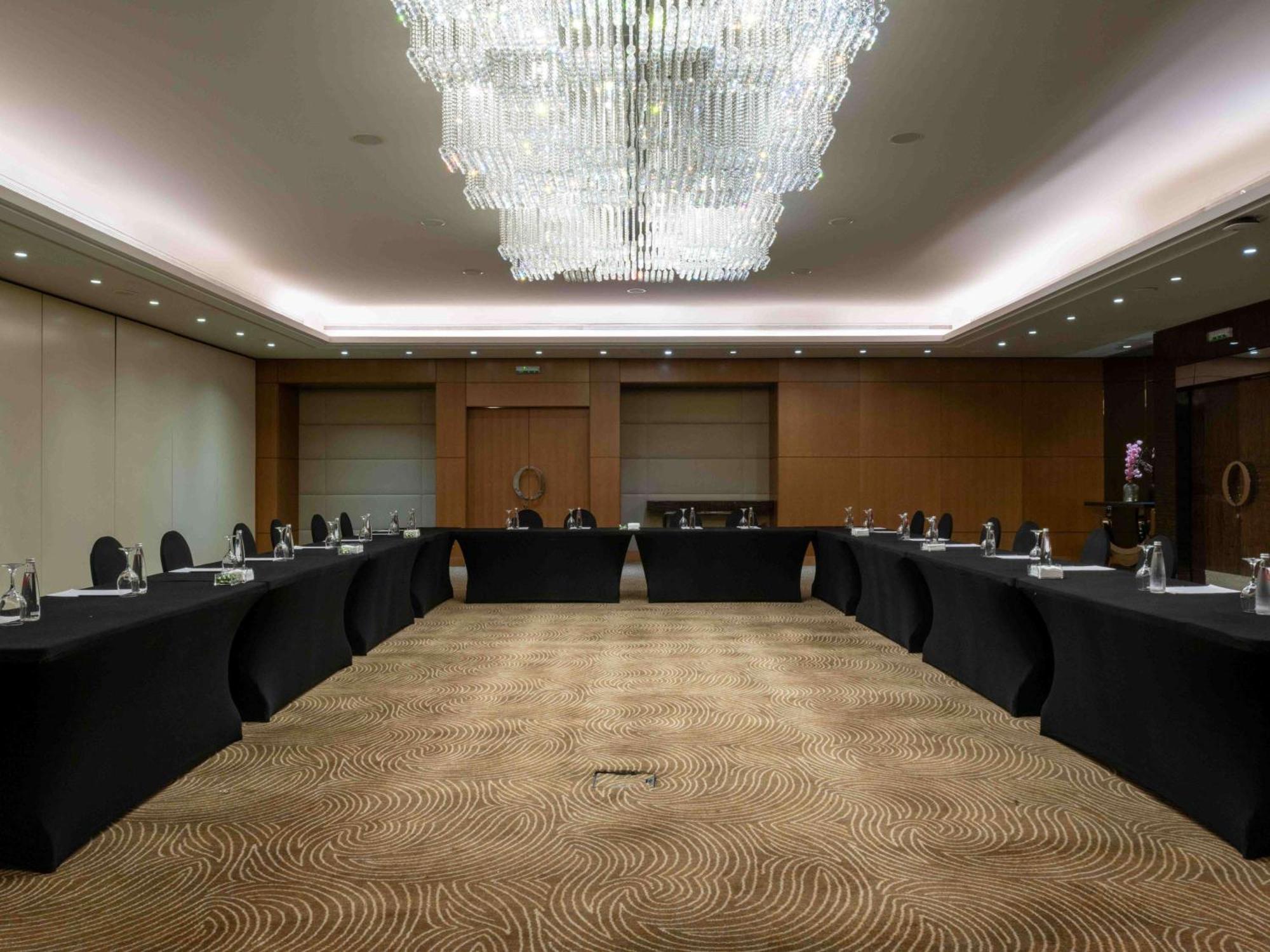 Moevenpick Hotel Beirut Bagian luar foto