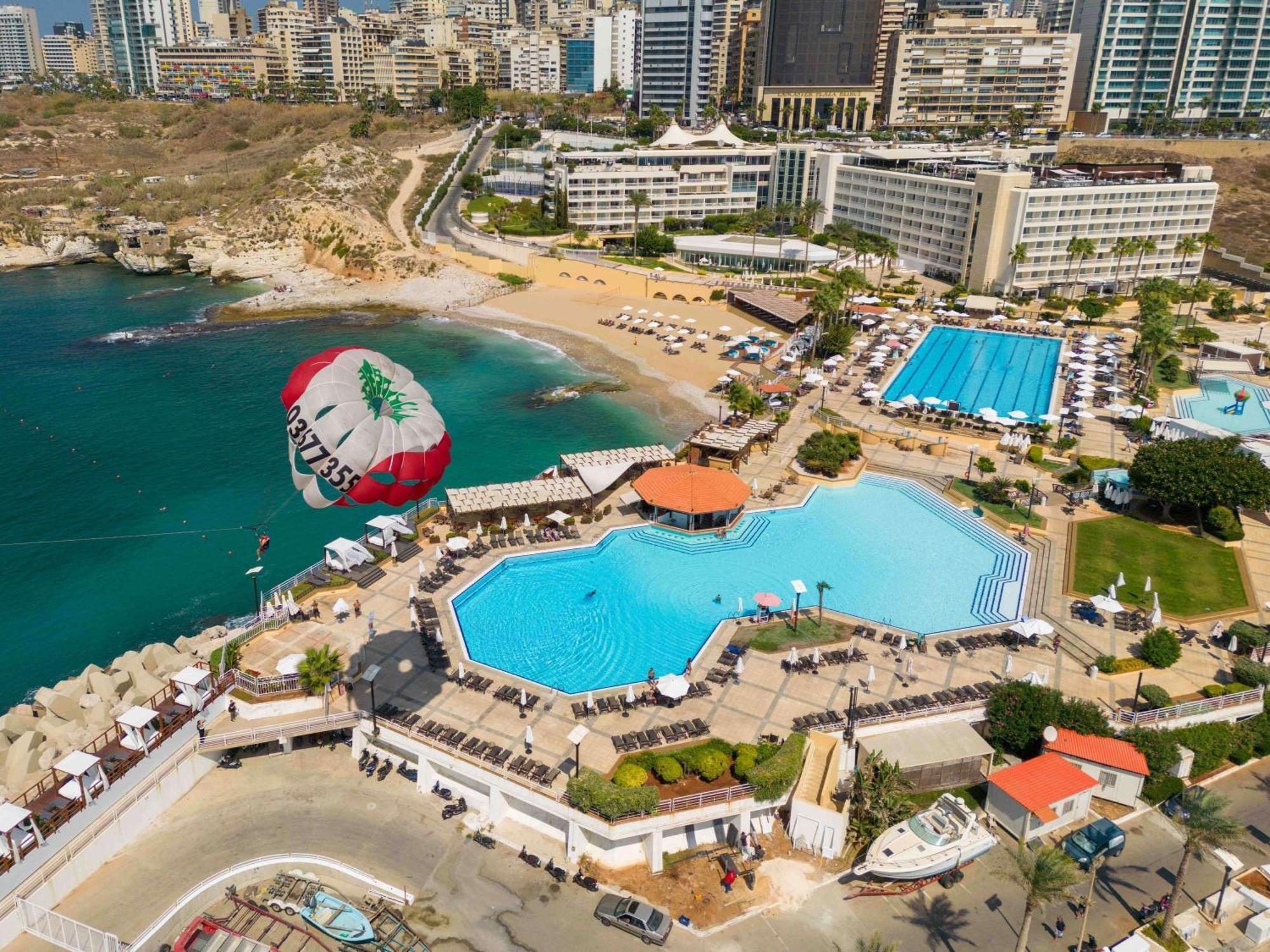 Moevenpick Hotel Beirut Bagian luar foto
