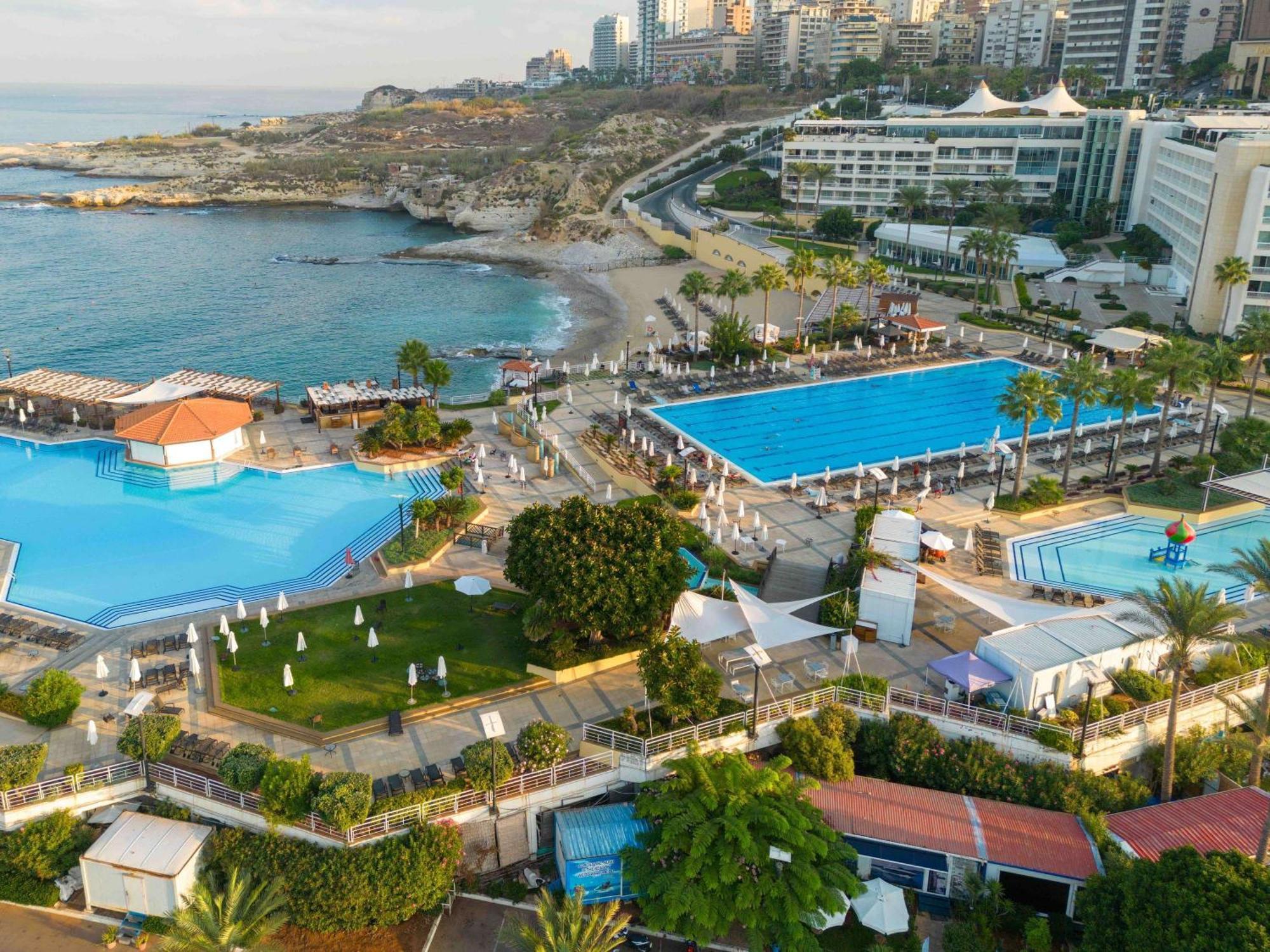 Moevenpick Hotel Beirut Bagian luar foto